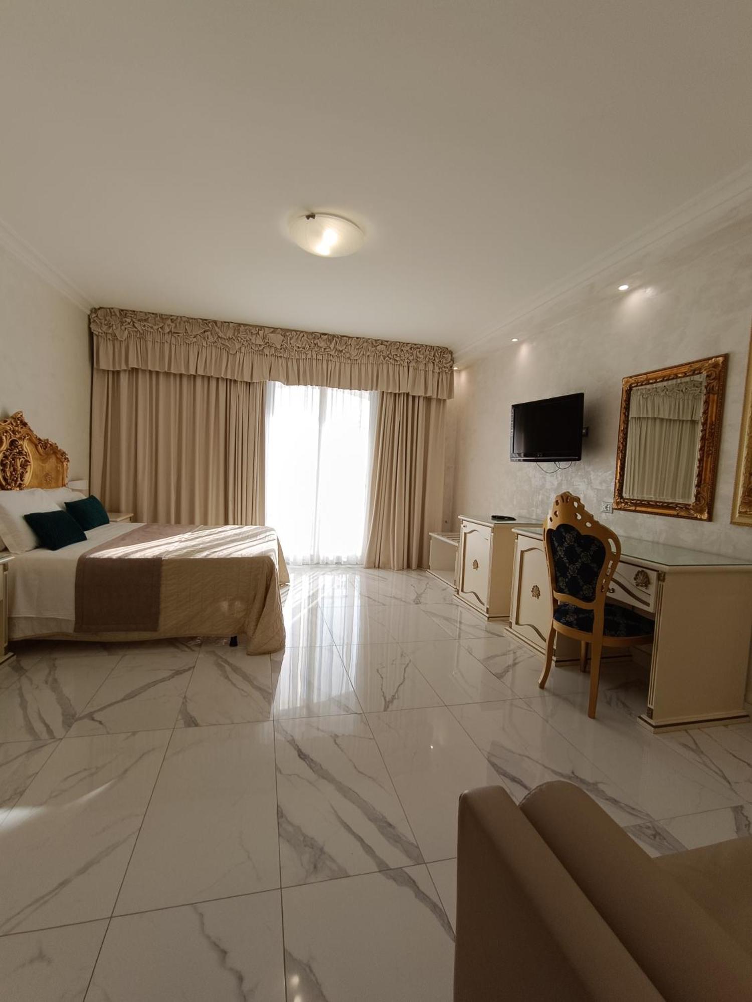 פורטו צ'זראו Hotel Paradise מראה חיצוני תמונה